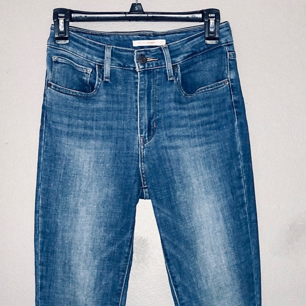 Levi’s High Rise Skinny Jeans - Picture 2 of 4